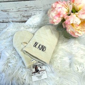 Rae Dunn off white oven mitts that say Be Kind NWT